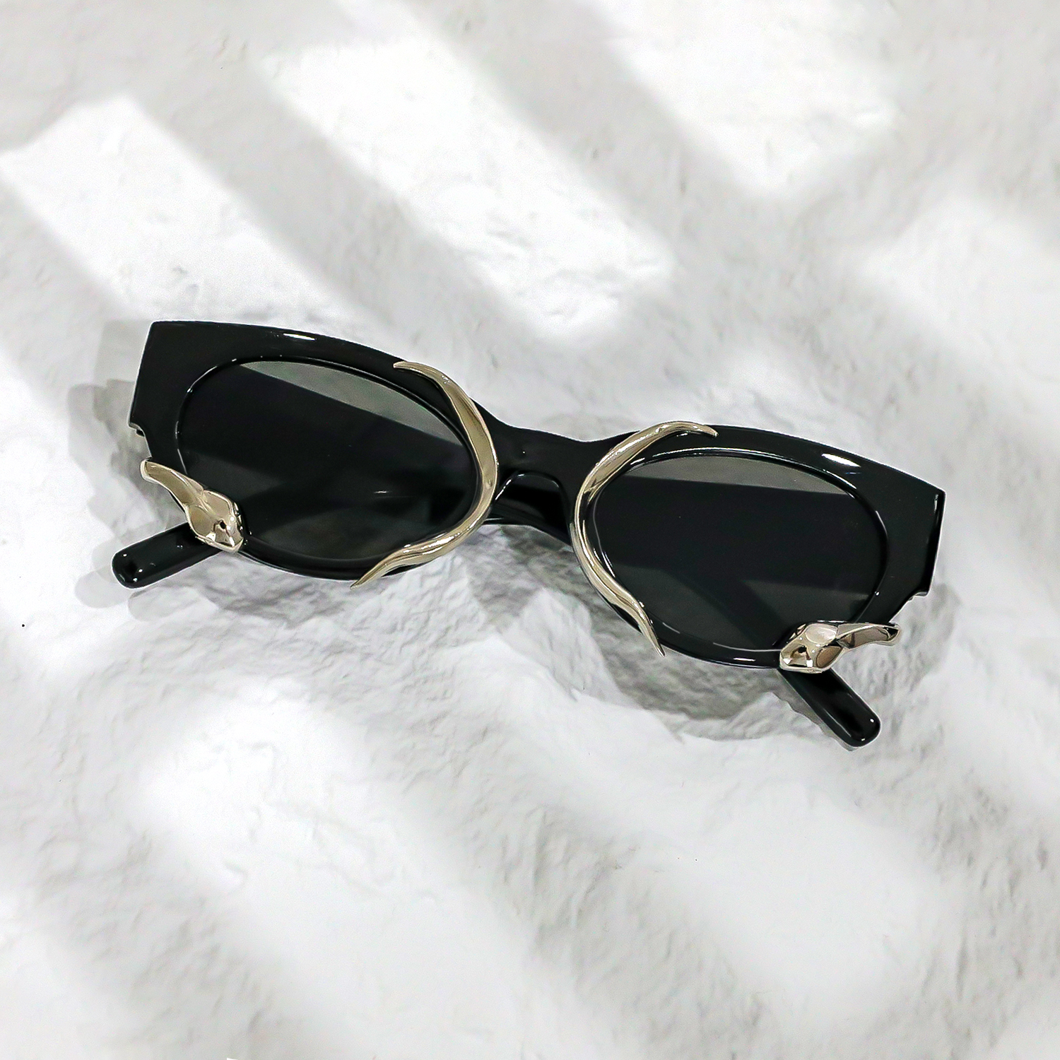 Stereo Spirit Snake Sunglasses - Tech Girl Accessories avis et prix